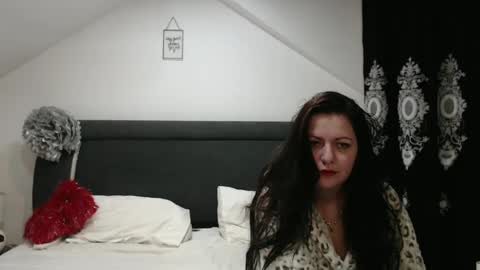 helenhh online show from 02-06-25, 10:26