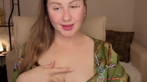 Helen online show from 10-11-25, 01:49