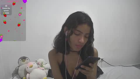 Helia Transfem and Amy online show from 01-08-25, 05:26