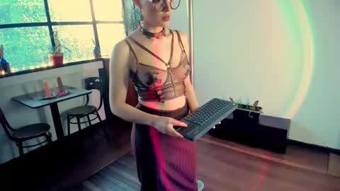 Heliconia online show from 10-07-25, 10:40