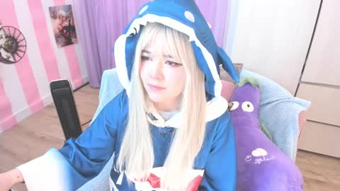 Snapshot of hell_fairy chatting on 10-17-25, 06:05 Laura online show from 10-17-25, 06:05