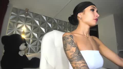 Hellen online show from 12-16-25, 01:16