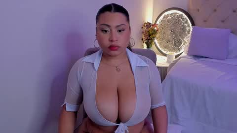 Snapshot of hellenamazing chatting on 11-26-25, 05:41 hellenamazing online show from 11-26-25, 05:41