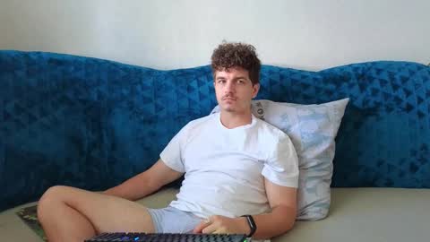 Snapshot of hellish_sugar chatting on 09-12-25, 07:30 Remy online show from 09-12-25, 07:30