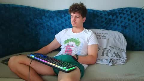 Snapshot of hellish_sugar chatting on 09-18-25, 07:10 Remy online show from 09-18-25, 07:10