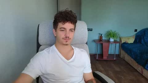 Snapshot of hellish_sugar chatting on 10-13-25, 07:19 Remy online show from 10-13-25, 07:19