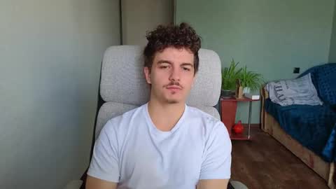 Snapshot of hellish_sugar chatting on 10-24-25, 08:33 Remy online show from 10-24-25, 08:33