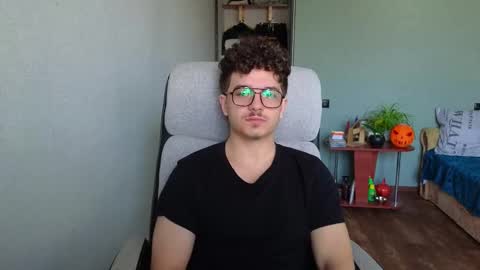 Snapshot of hellish_sugar chatting on 11-22-25, 08:57 Remy online show from 11-22-25, 08:57