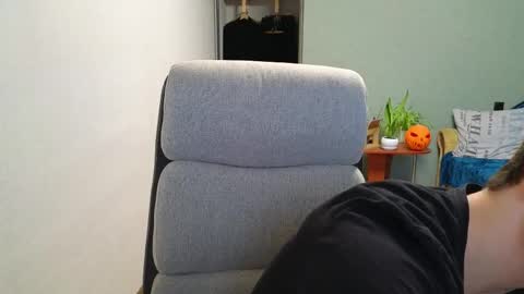 Snapshot of hellish_sugar chatting on 11-23-25, 01:33 Remy online show from 11-23-25, 01:33