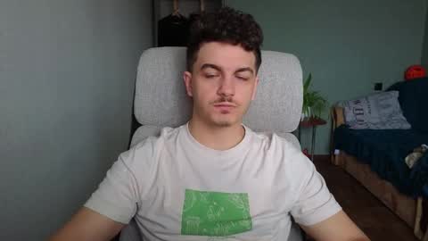 Snapshot of hellish_sugar chatting on 12-01-25, 09:58 Remy online show from 12-01-25, 09:58