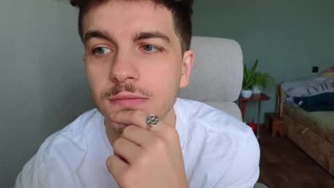 Snapshot of hellish_sugar chatting on 12-05-25, 11:19 Remy online show from 12-05-25, 11:19