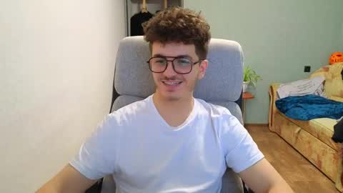 Snapshot of hellish_sugar chatting on 12-15-25, 01:15 Remy online show from 12-15-25, 01:15