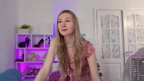Alisia  Monday to Friday from 10 am to 4 pm GMT 2 online show from 12-18-24, 08:31