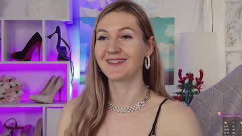 Alisia  Monday to Friday from 10 am to 4 pm GMT 2 online show from 12-18-24, 11:34