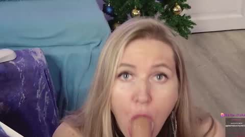 Alisia  Monday to Friday from 10 am to 4 pm GMT 2 online show from 12-19-24, 11:29