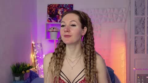 Alisia  Monday to Friday from 10 am to 4 pm GMT 2 online show from 02-28-25, 09:04