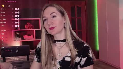 Alisia  Monday to Friday from 10 am to 4 pm GMT 2 online show from 11-17-25, 09:04