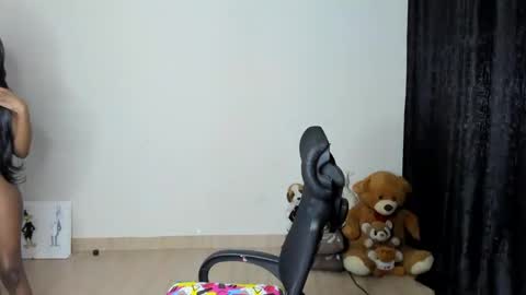 Snapshot of hellotitty_ chatting on 02-17-25, 02:20 Sandy online show from 02-17-25, 02:20