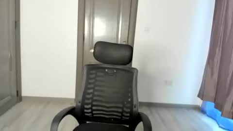 Snapshot of hellotitty_ chatting on 11-10-25, 04:00 Sandy online show from 11-10-25, 04:00