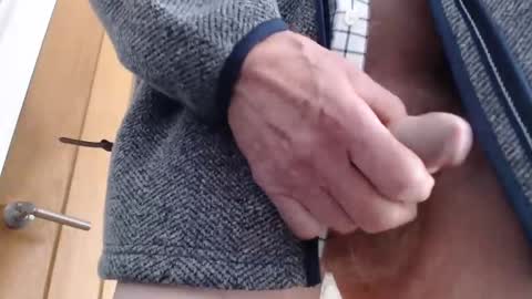 Snapshot of helpmegetitup70 chatting on 02-19-25, 10:56 older cock online show from 02-19-25, 10:56