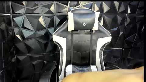 Snapshot of heluehorny13 chatting on 02-02-26, 05:11 heluehorny13 online show from 02-02-26, 05:11