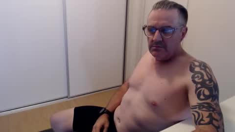 Snapshot of hempie1973 chatting on 11-12-25, 06:47 hempie1973 online show from 11-12-25, 06:47