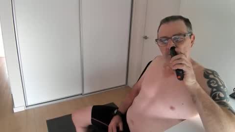 Snapshot of hempie1973 chatting on 11-28-25, 02:58 hempie1973 online show from 11-28-25, 02:58