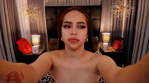 Snapshot of hennessygoddess69 chatting on 02-17-25, 08:30 HENNESSY online show from 02-17-25, 08:30
