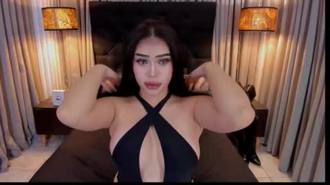 Snapshot of hennessygoddess69 chatting on 09-29-25, 11:15 HENNESSY online show from 09-29-25, 11:15