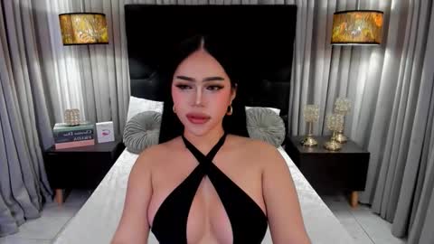 Snapshot of hennessygoddess69 chatting on 11-04-25, 06:40 HENNESSY online show from 11-04-25, 06:40