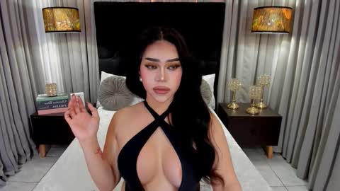 Snapshot of hennessygoddess69 chatting on 11-11-25, 11:38 HENNESSY online show from 11-11-25, 11:38