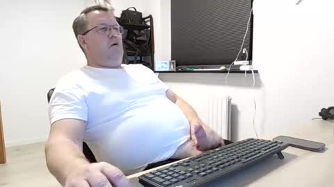 henrikrp1971 online show from 01-07-25, 06:56