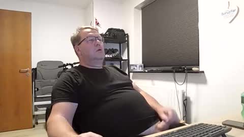 henrikrp1971 online show from 11-16-25, 08:14