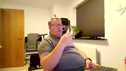 Snapshot of henrikrp1971 chatting on 12-02-25, 07:09 henrikrp1971 online show from 12-02-25, 07:09