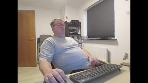 Snapshot of henrikrp1971 chatting on 12-22-25, 01:41 henrikrp1971 online show from 12-22-25, 01:41