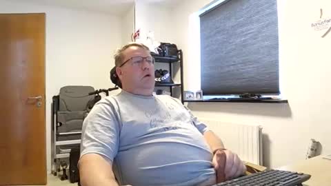 Snapshot of henrikrp1971 chatting on 01-06-26, 10:30 henrikrp1971 online show from 01-06-26, 10:30