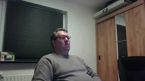 Snapshot of henrikrp1971 chatting on 02-10-26, 05:28 henrikrp1971 online show from 02-10-26, 05:28