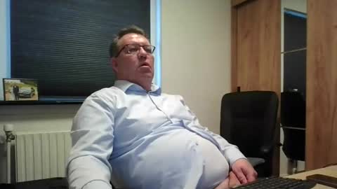 Snapshot of henrikrp1971 chatting on 02-12-26, 03:07 henrikrp1971 online show from 02-12-26, 03:07