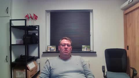 Snapshot of henrikrp1971 chatting on 02-16-26, 05:53 henrikrp1971 online show from 02-16-26, 05:53