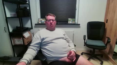 Snapshot of henrikrp1971 chatting on 02-18-26, 10:06 henrikrp1971 online show from 02-18-26, 10:06