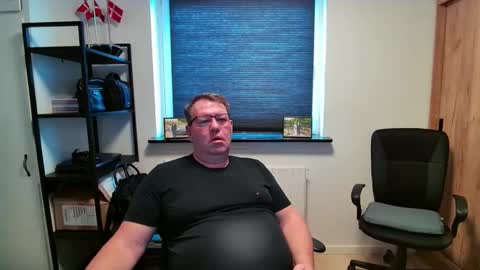 Snapshot of henrikrp1971 chatting on 02-21-26, 11:00 henrikrp1971 online show from 02-21-26, 11:00