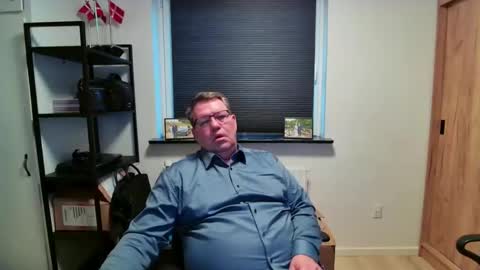 Snapshot of henrikrp1971 chatting on 02-24-26, 03:54 henrikrp1971 online show from 02-24-26, 03:54