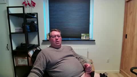 Snapshot of henrikrp1971 chatting on 02-25-26, 03:21 henrikrp1971 online show from 02-25-26, 03:21