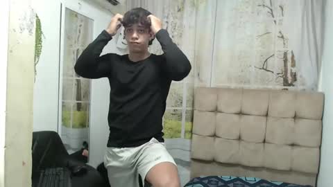 Snapshot of henry_gandy chatting on 09-22-25, 09:06 HENRY GANDY online show from 09-22-25, 09:06