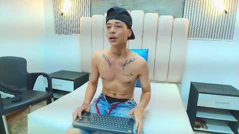 Snapshot of henry_green2 chatting on 02-25-26, 09:13 Henry online show from 02-25-26, 09:13