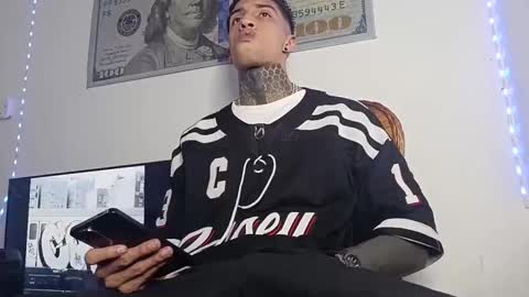 Snapshot of henzzeld420 chatting on 03-27-26, 05:24 Henzeld online show from 03-27-26, 05:24