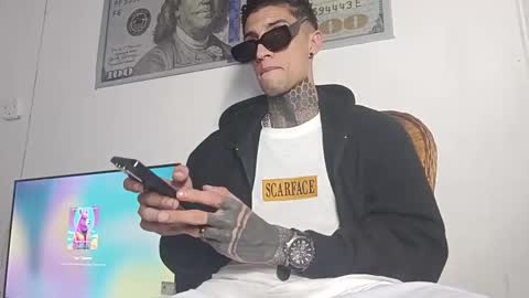 Snapshot of henzzeld420 chatting on 03-29-26, 06:46 Henzeld online show from 03-29-26, 06:46