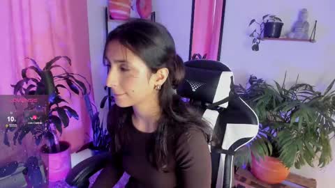 Hello I am Valentina independent Colombian model I love sensuality and pleasure welcome online show from 02-22-25, 10:31