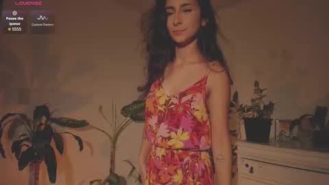 Hello I am Valentina independent Colombian model I love sensuality and pleasure welcome online show from 09-18-25, 02:35