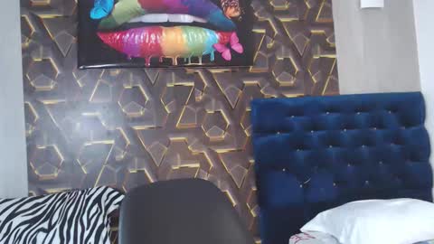 Snapshot of hera_divine chatting on 10-01-25, 12:05 HERA online show from 10-01-25, 12:05